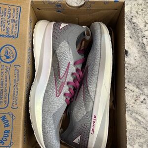 Brooks Levitate Women's Sneakers - Gray and Pink